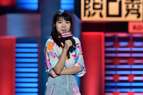 少妇出轨快递员,杨笠脱口秀遭攻击…谁在网络上开枪"杀人"?