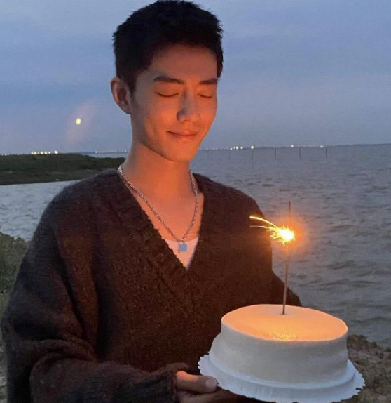 肖战为啥在29岁生日上吹蜡烛