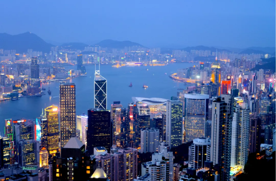 2 本地人才难以满足经济发展需求,需要吸纳更多大陆人才,丰富香港的