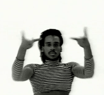 1990年她的一个mv叫做vogue,里面就用了voguing里面的pose