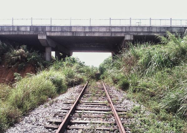 纪事触目惊心忆2013年7月17日午后徒步废弃的桂海铁路线路