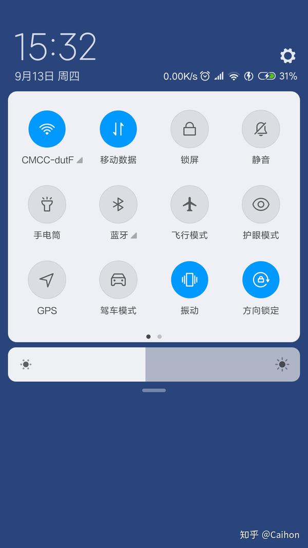 图1是锁屏时,图2是开屏后