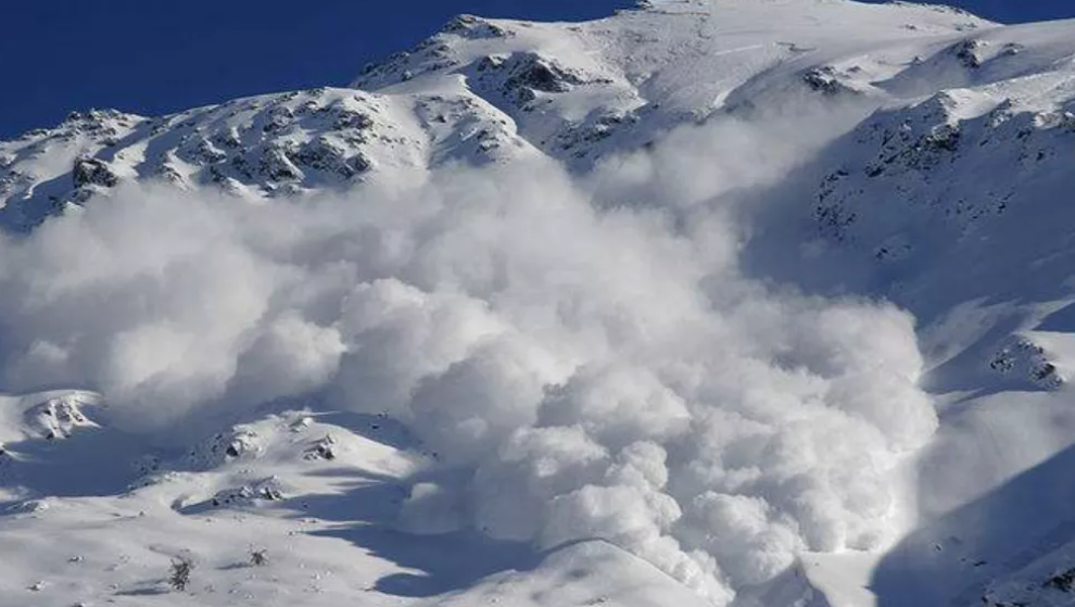 雪山第二期来啦在雪山我们应该如何预防雪崩发生雪崩该怎么办呢