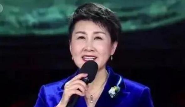 「华艺表演课堂」上台朗诵时的眼神应该如何把握?(附口诀)