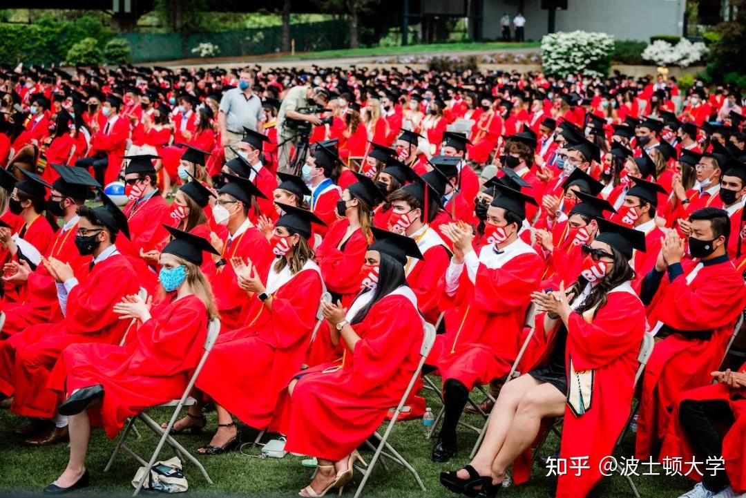 毕业季丨波士顿大学2021年本科生毕业典礼致辞嘉宾艾安娜普莱斯利演讲