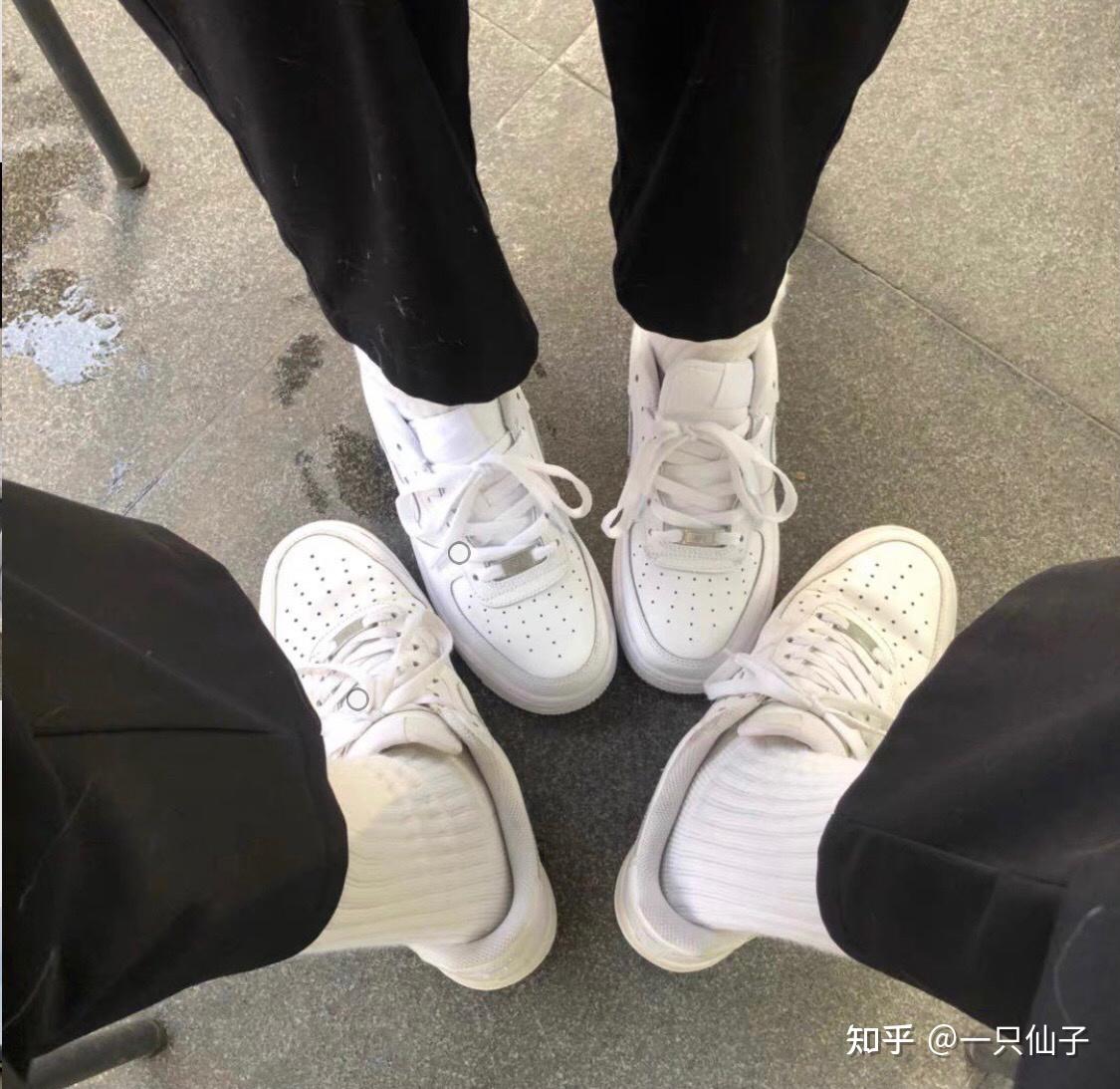 aj1纯白和空军一号选哪个