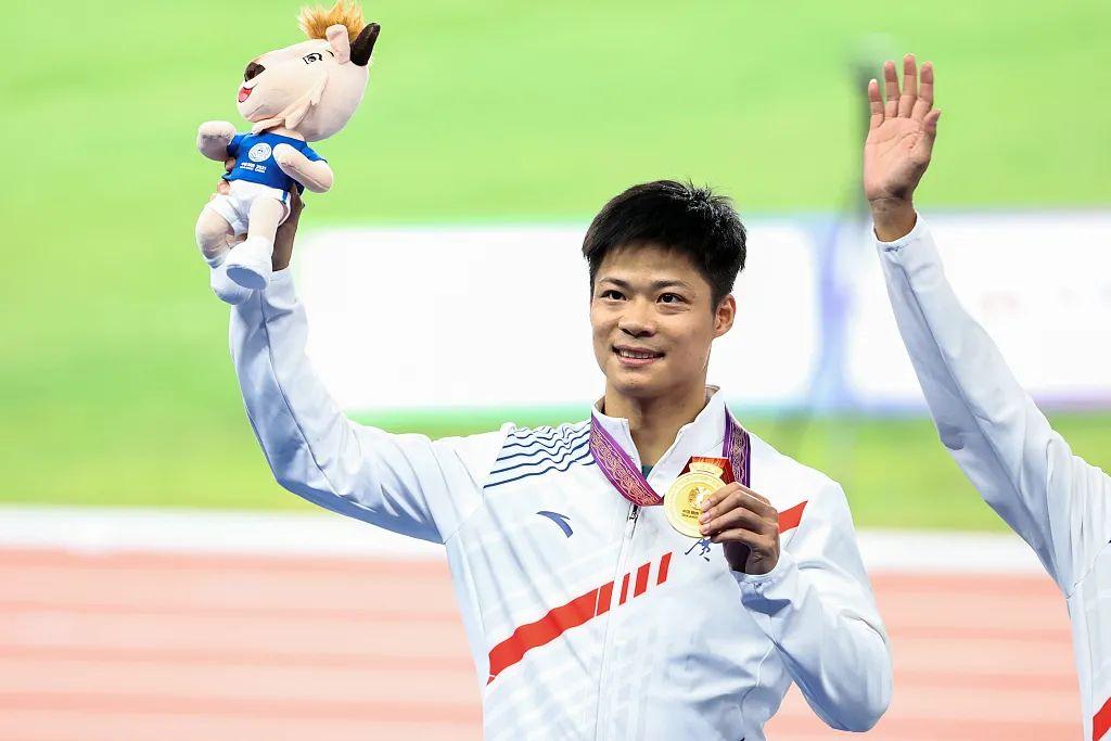 已认证的官方帐号 在东京奥运会百米比赛跑进9秒83的苏炳添,当之无愧