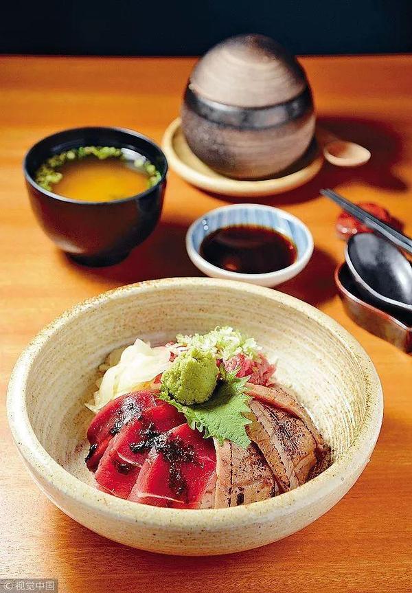 以米饭为主食的日本,味噌汤是必不可少的辅食,被日本人称为"国汤".