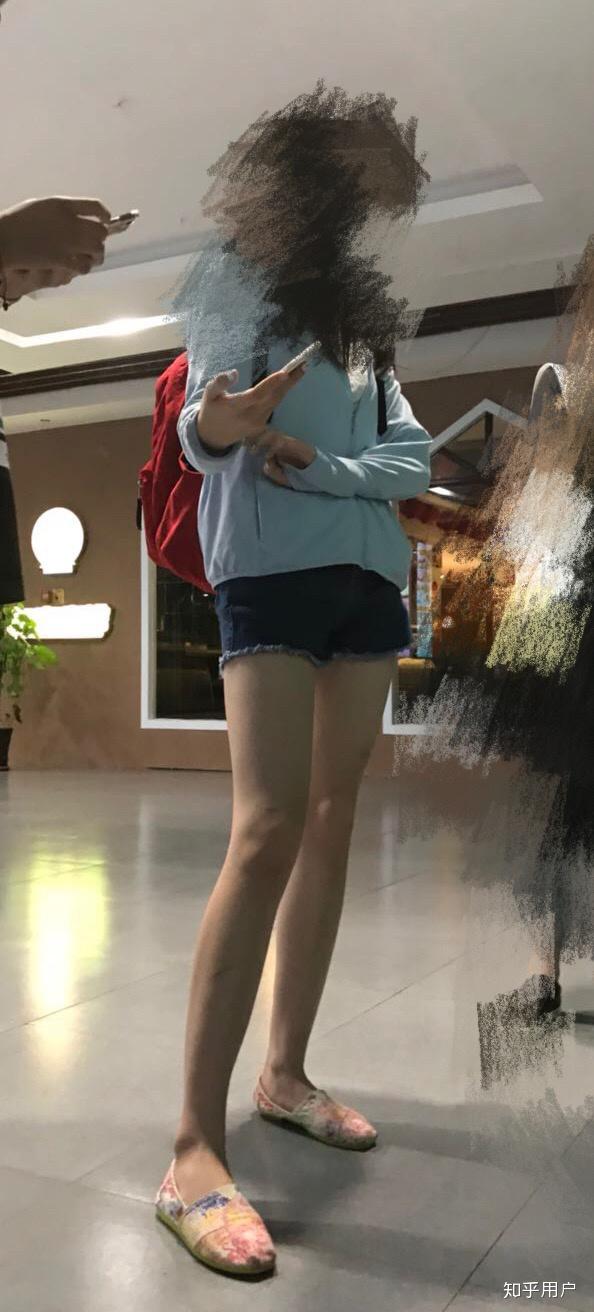 长腿妹子穿短裙是怎样的一种体验?