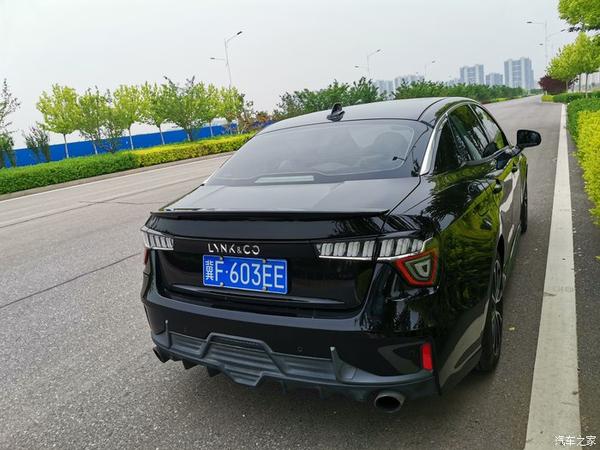 给大家分享一下这款设计独特的领克03大家来看看吧