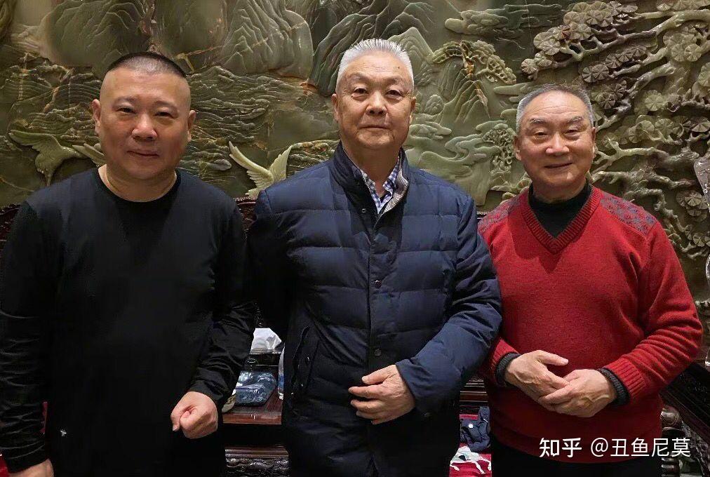 郭德纲晒观众捧场照巧妙回应侯耀华何云伟祭拜侯耀文风波