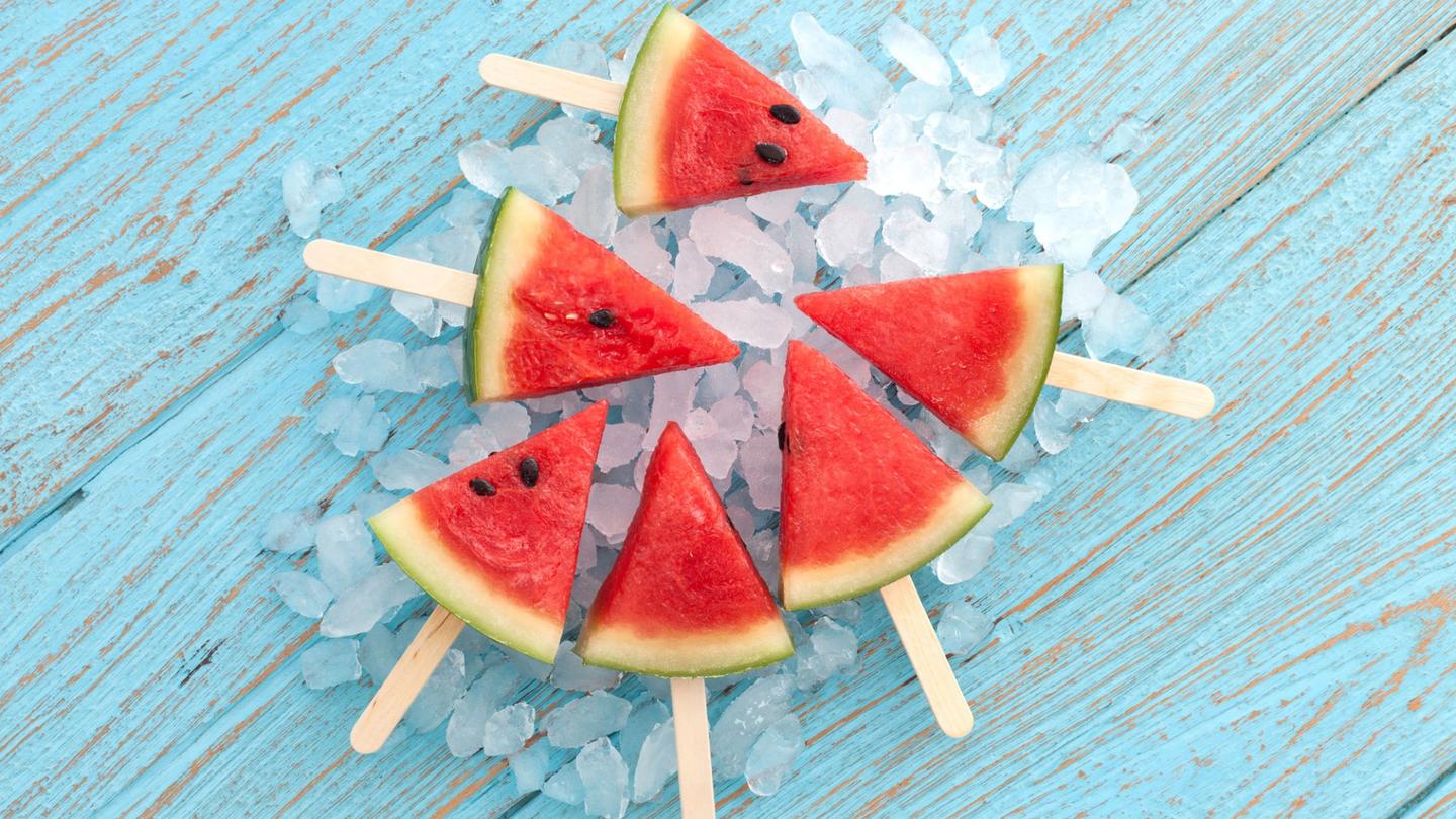 为什么夏天吃冰镇西瓜容易损害身体?