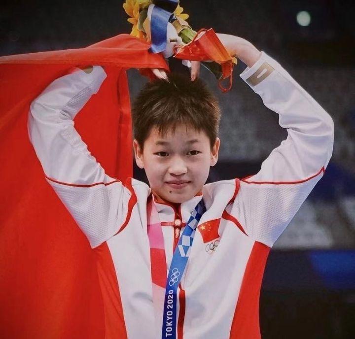 8岁学跳水14岁奥运夺冠全红婵我想赢奖金寄回家给妈妈看病