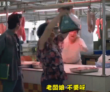 今天讲一个泰国的公益广告,主角是一名菜市场的妇人,每天工作就是收