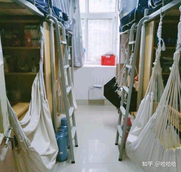 盐城幼儿师范高等专科学校的宿舍条件如何?校区内有哪些生活设施?