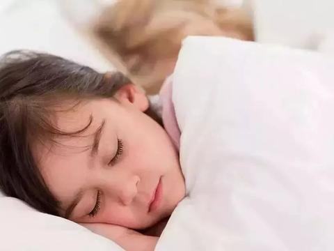 孩子的四种睡姿暗示不同的性格如果是第一种那恭喜你