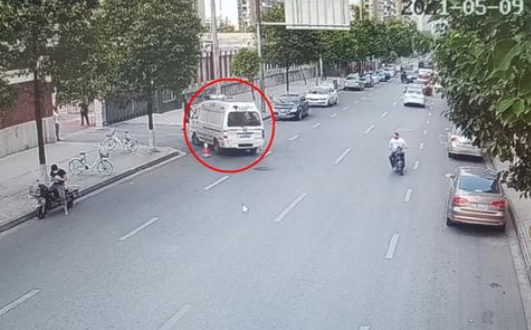 成都中学生坠亡监控曝光!老师,家长,学生哪方应该负主要责任?