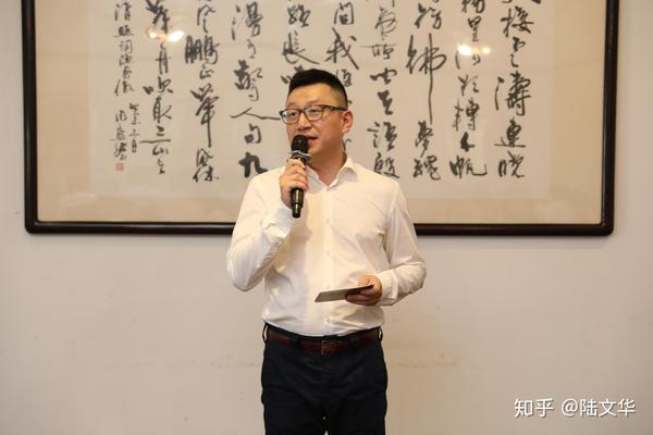 浙江大学茶学系客座教授,上海大可堂茶业有限公司董事总经理黄蔚在