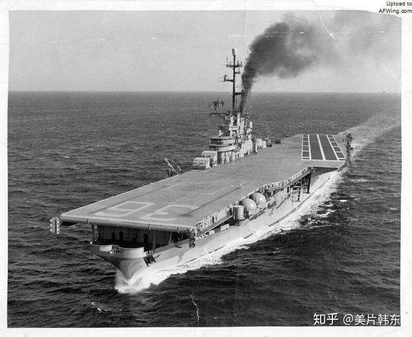 "安提坦"号成为世界上第一艘配备斜角甲板的航母.