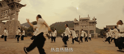 导演徐克最早请的是刘家良和刘家荣兄弟.