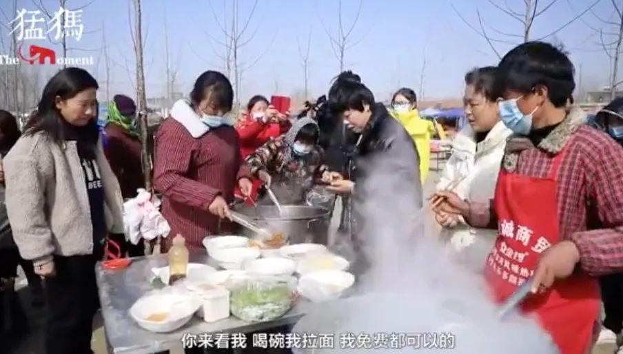 当年他结婚时家里穷,就没有给他盖新房.