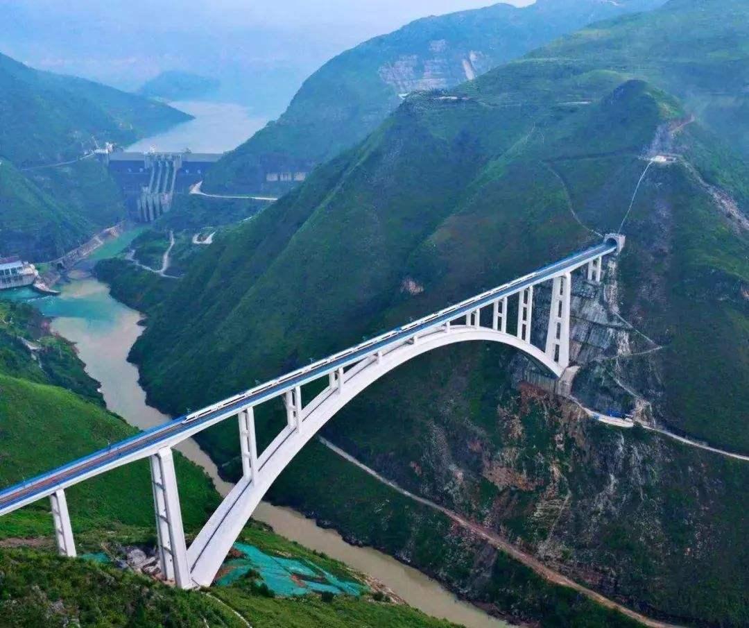 贵州高速铁路建设杂谈骨干线路的搭建横空出世的十字路口二贵广与沪昆