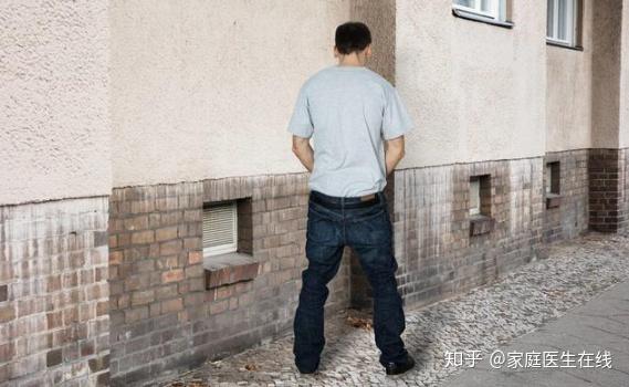 男人尿尿后,为什么会习惯性抖一下?可能得了这种病