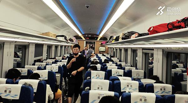 d702次列车,19:09上海火车站始发,次日早7:12到达北京站.