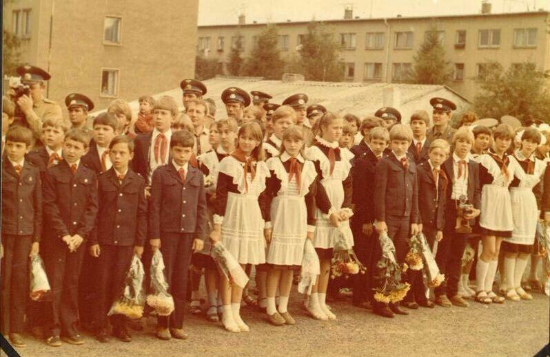 苏联女学生校服   显示全部