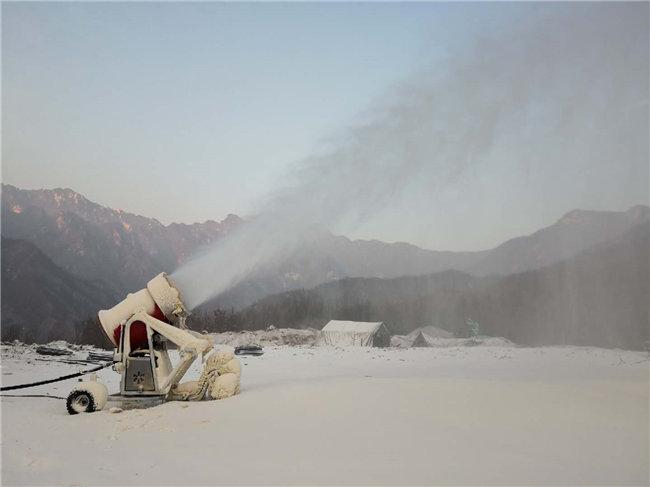 造雪机设备人工造雪机的喷雪距离