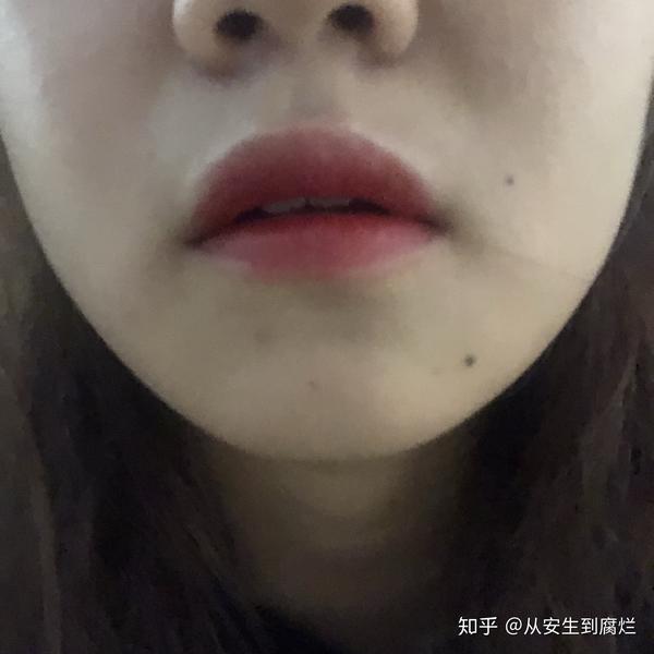 嘴巴…是真的一点点唇形都没有…我时常怀疑这是不是嘴巴…哈哈哈