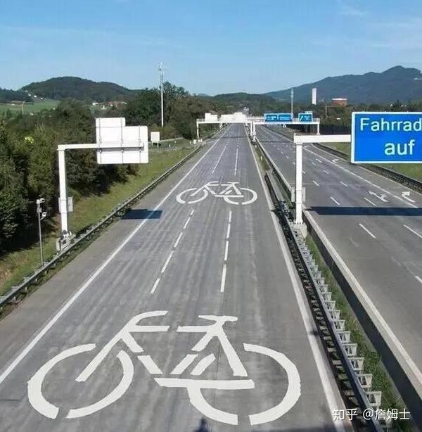 2010年前后,自行车高速公路(也称自行车专用路)在一些欧美发达国家