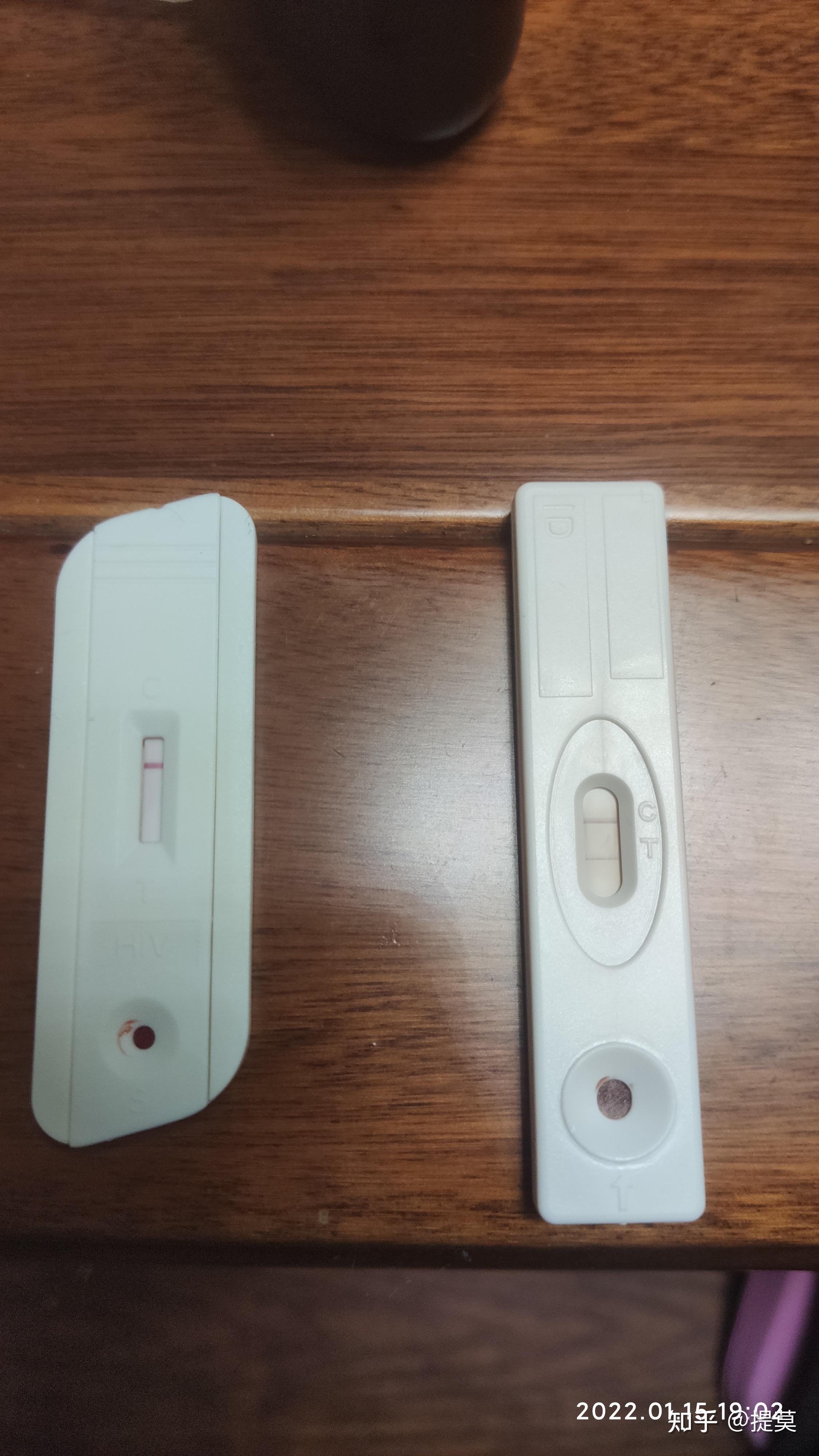hiv试纸用口水吐进去加稀释液为什么会呈阳性啊
