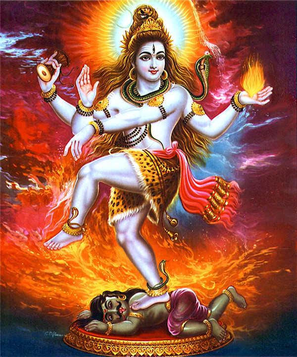舞王湿婆·湿婆右脚踏着名为阿帕斯马拉的侏儒,阿帕斯马拉意即痴迷