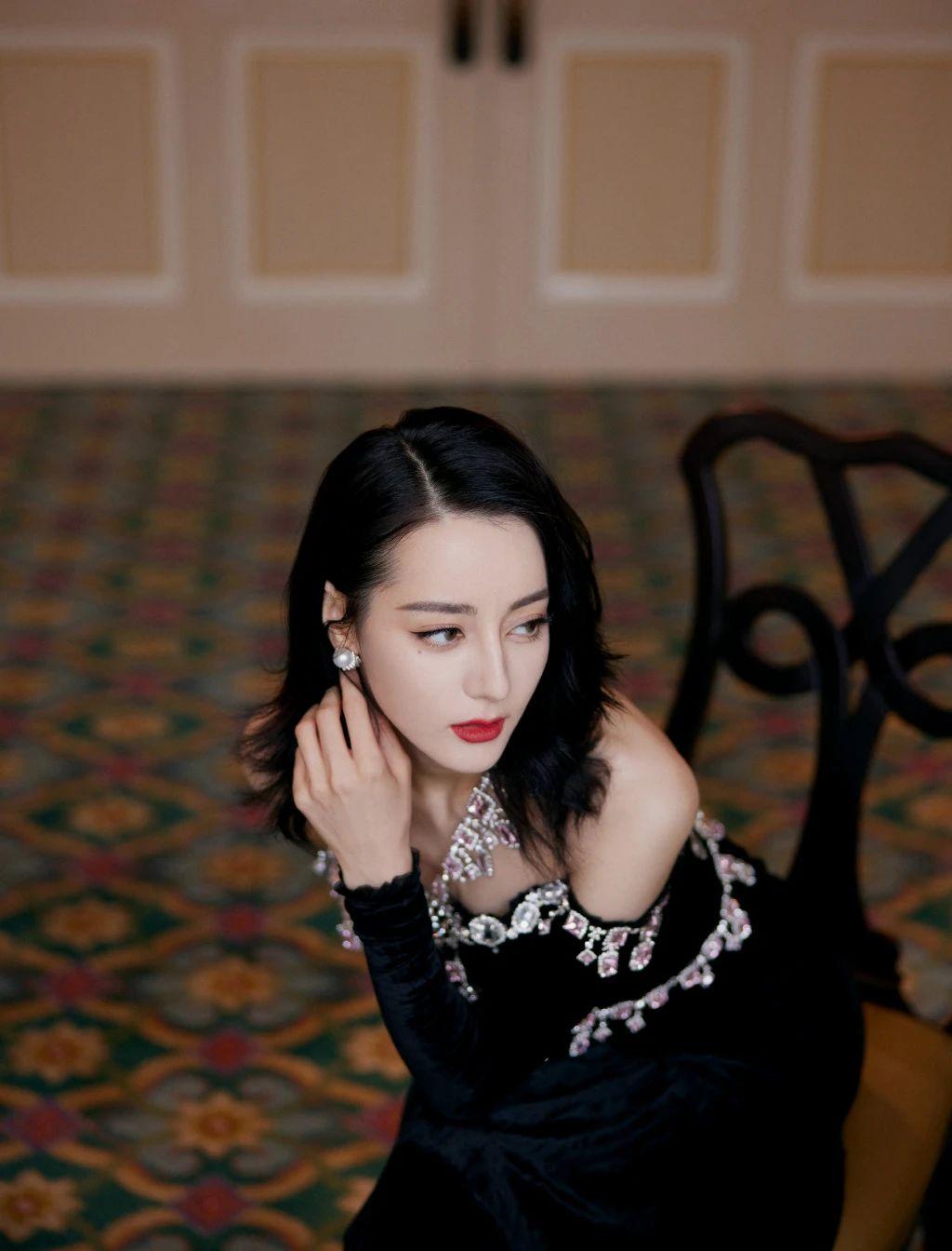 迪丽热巴壁纸:追随那个闪闪发光的她,治愈了我所有的不快乐