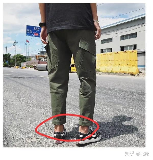 腿短腿粗的男生穿束脚的工装裤好看吗?