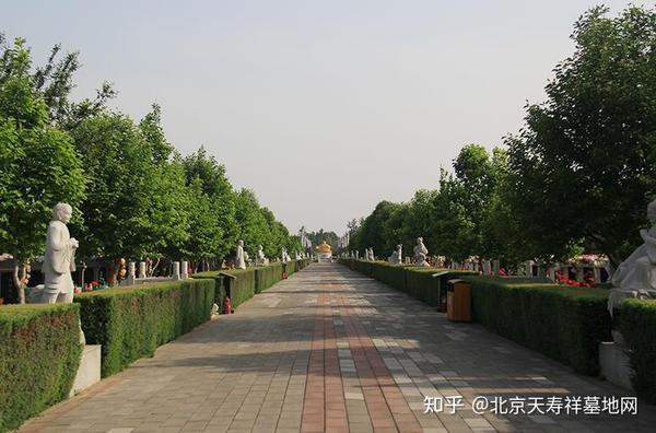 北京市通州区极乐园公墓就是属于改造扩建的陵园之一