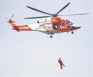 直升机对落水人员的救援