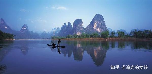 漓江风景区是世界上规模最大风景最美的岩溶地貌山水区,是桂林风光的