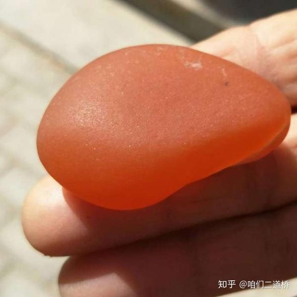 在海边捡起的一块石头没想到会给自己带来幸福