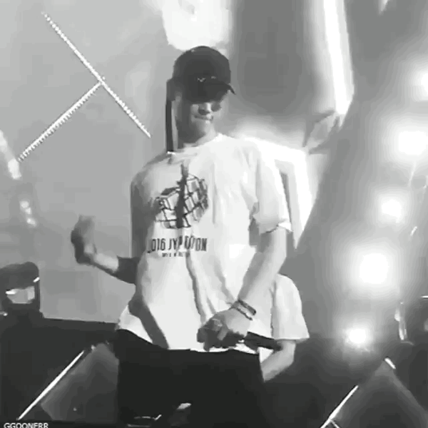 因为嘴可以张很大,吃饭很大口…(但是在此只安利美图,就不上表情包了