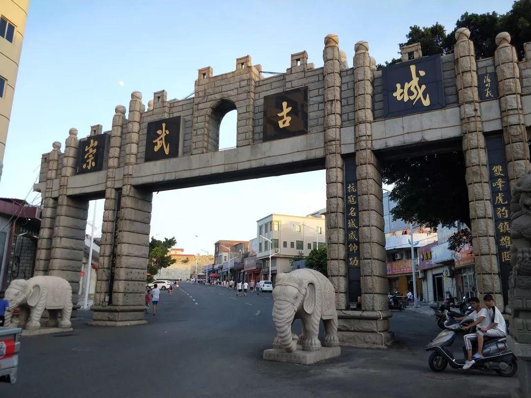 崇武古城门口摆放的石雕大象你见过吗