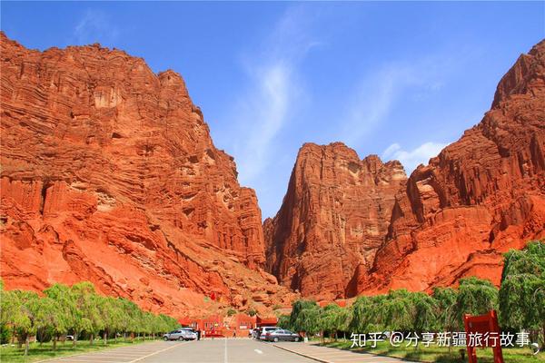 5,阿图什天门山大峡谷