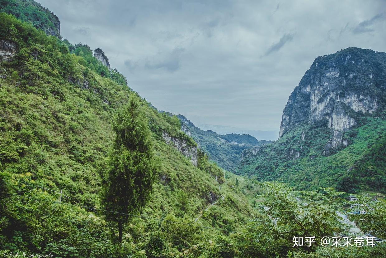 你知道吗?黔江区在城市里就有壮观大峡谷景观,请跟我云游