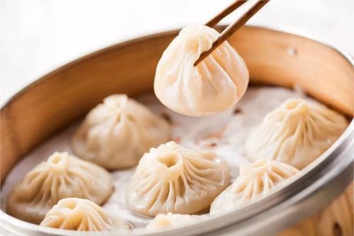 杭州旅游必吃的特色美食推荐杭州小笼包低音号导游