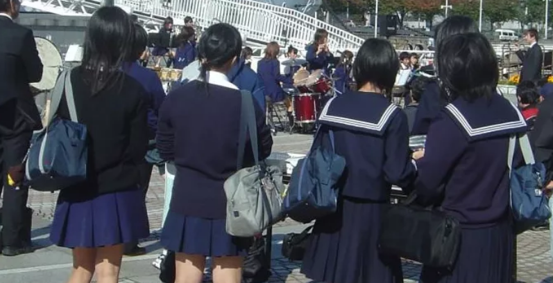 因自己未成年处罚力度不大日本男大学生强奸多名女高中生