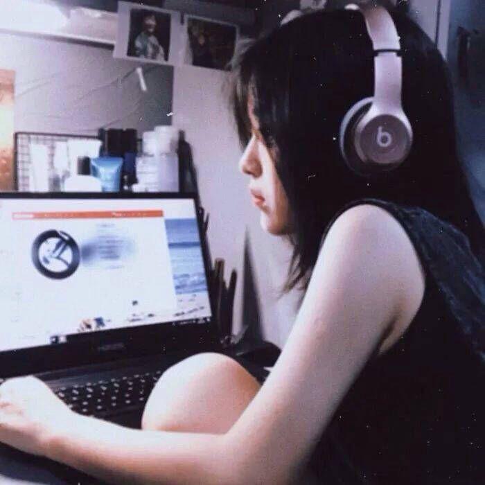 有没有这样背面的女生好看的头像
