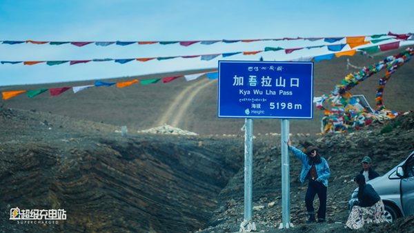 经过加乌拉山口,此时的海拔已经上升到5000.