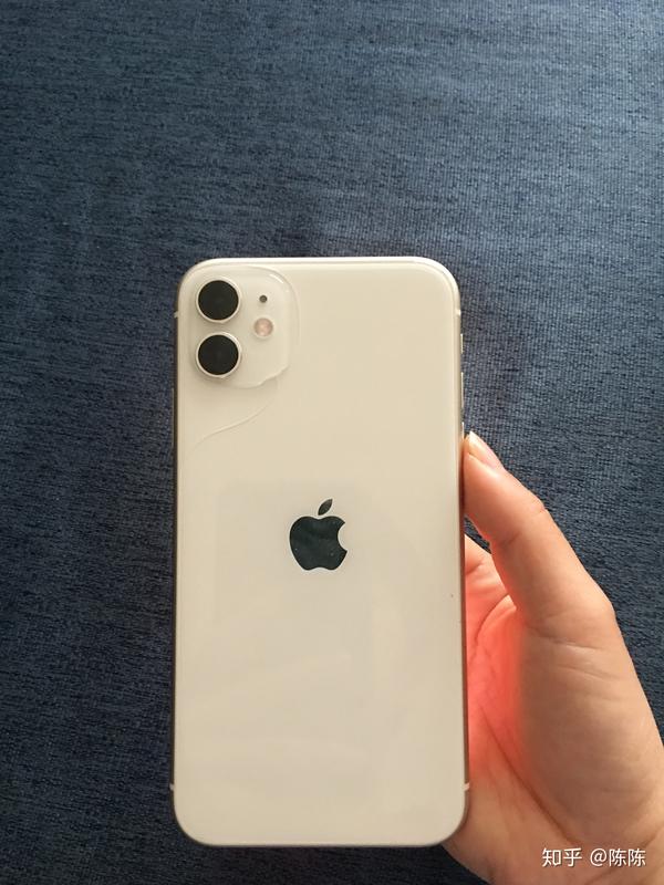 iphone11背面照片,iphone11照片 苹果11后面板自然开裂