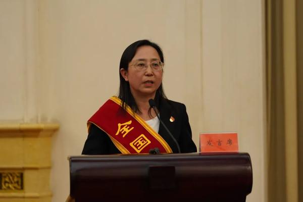 武汉市金银潭医院重症医学科主任吴文娟在会上发言